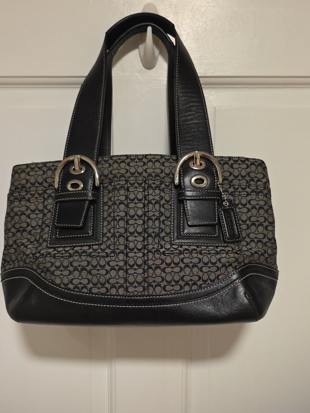 Classic Women's Tote Handbag in Black and Gray